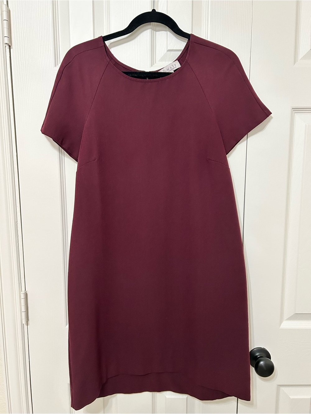 Wayf Short Sleeve Mini Shift Dress - Burgundy sz L office workwear high low hem